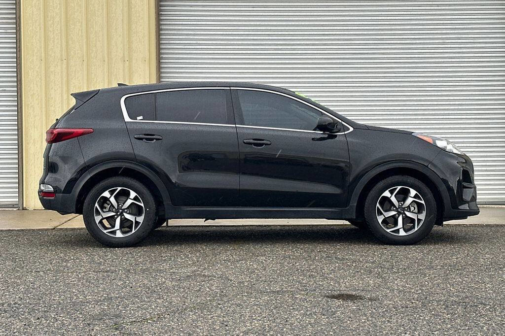 Used 2022 Kia Sportage LX image 7