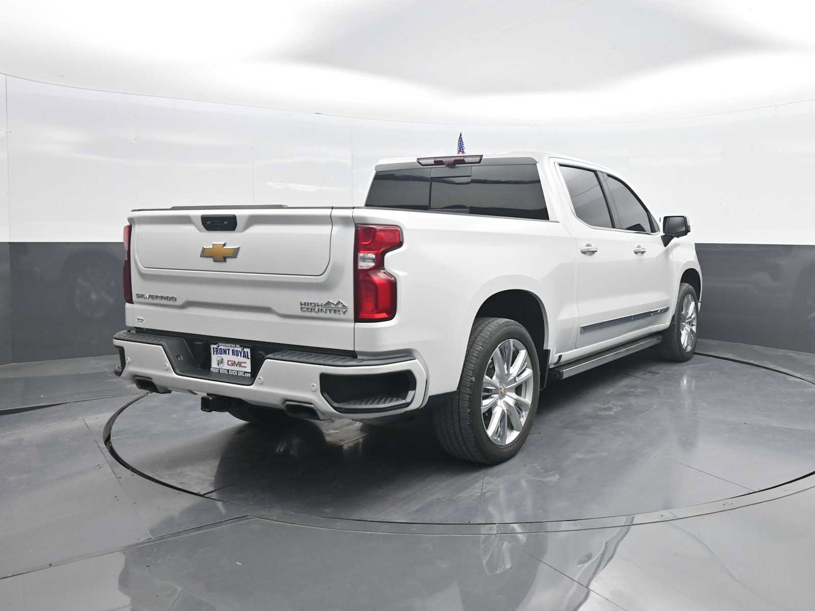 Used 2024 Chevrolet Silverado 1500 High Country w/ High Country Premium Package AWD/4WD image 7