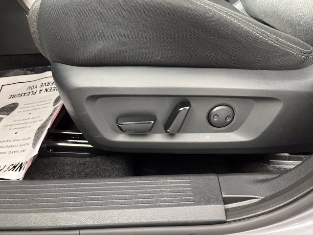 Certified 2026 Nissan Rogue SV FWD image 32