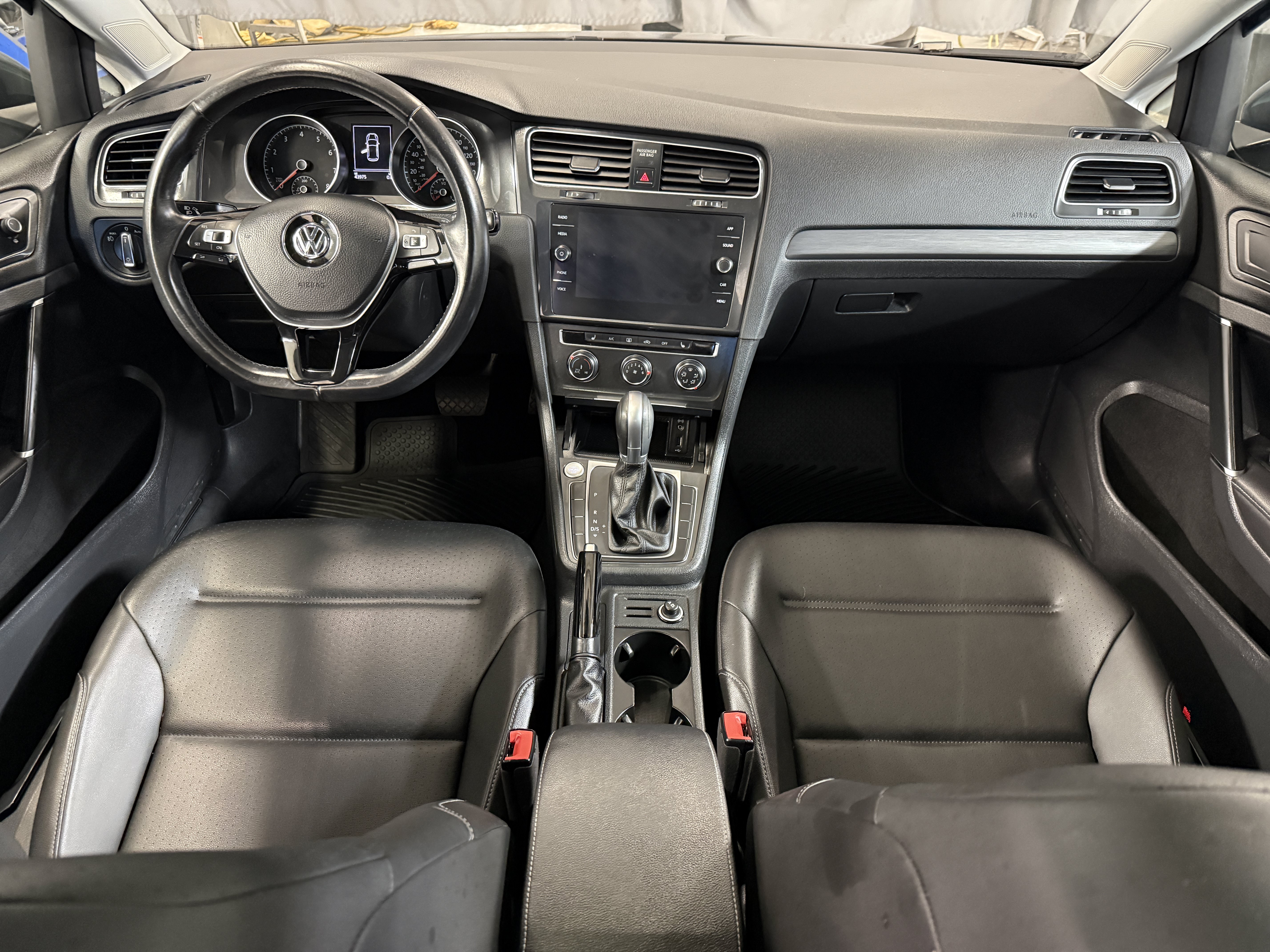 Used 2018 Volkswagen Golf SE FWD image 3