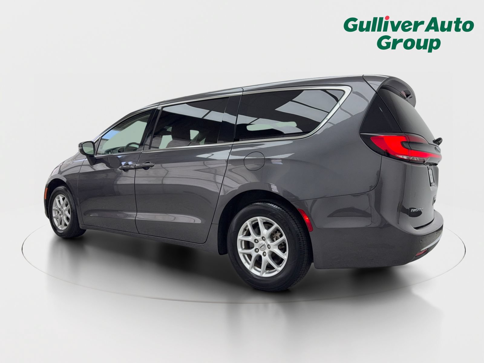 Used 2023 Chrysler Pacifica Touring-L FWD image 4