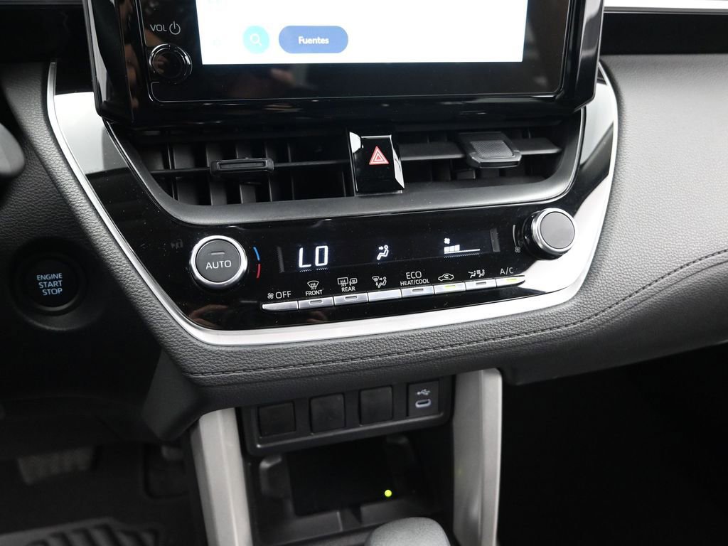 Used 2025 Toyota Corolla Cross LE image 14