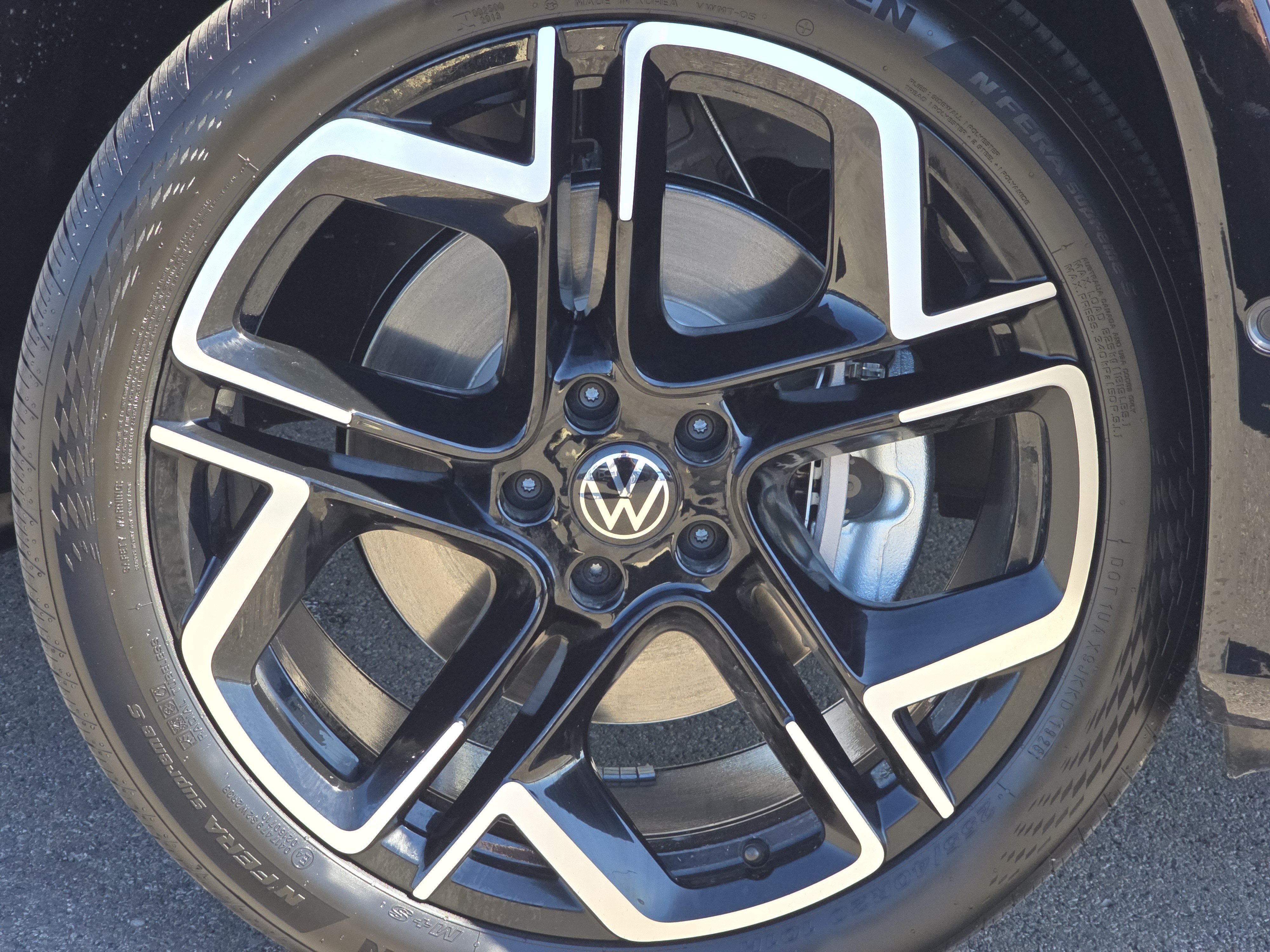 New 2026 Volkswagen Tiguan SEL R-Line AWD/4WD image 17