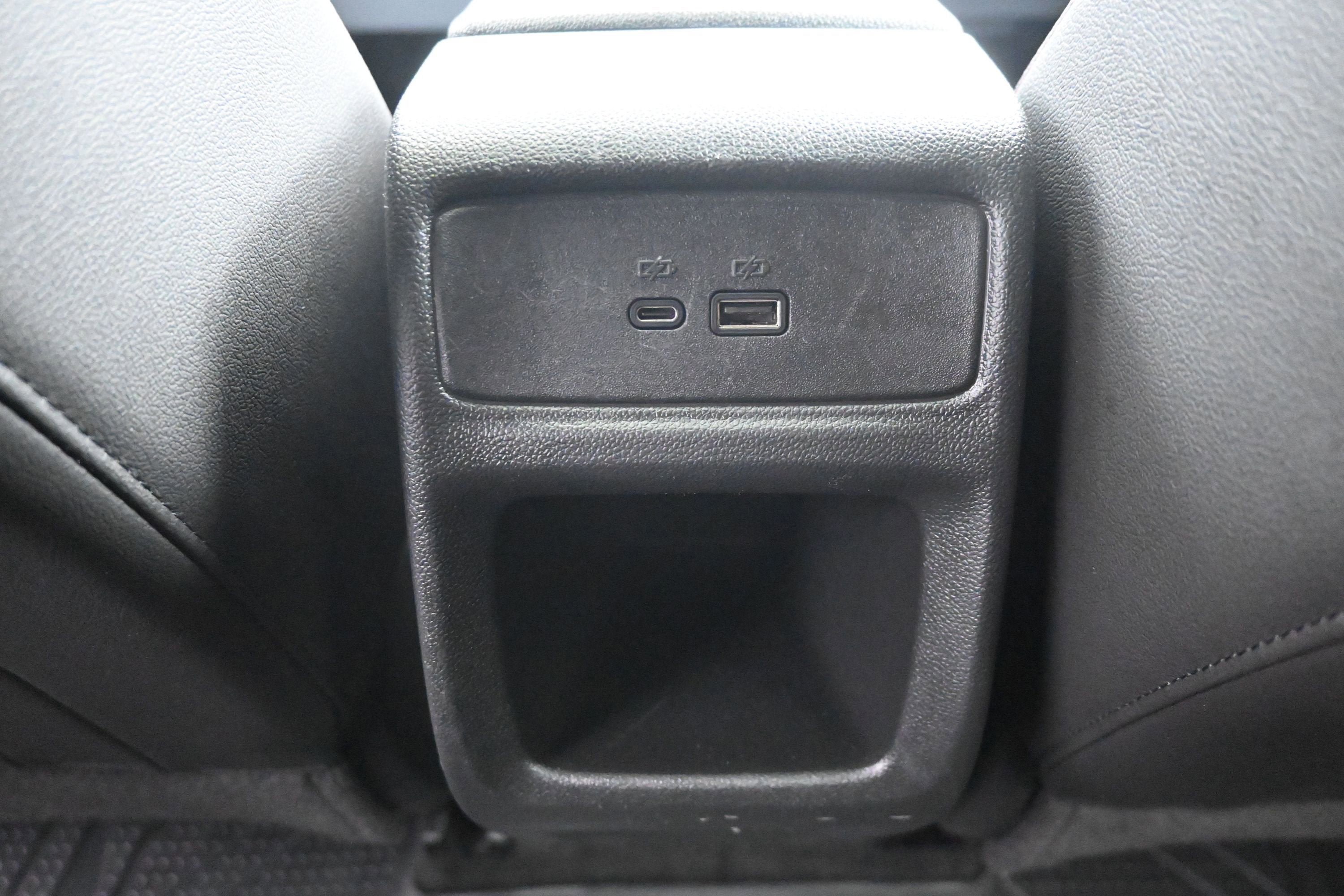 Used 2024 Chevrolet Trax RS w/ Sunroof Package FWD image 23