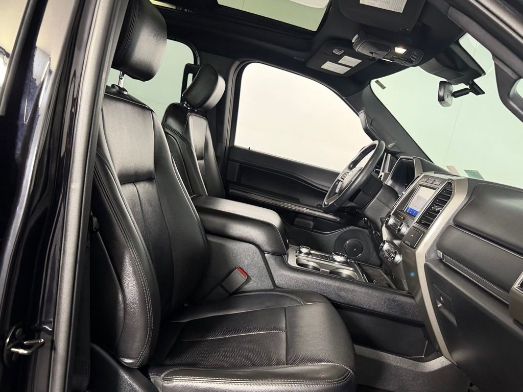 Used 2020 Ford Expedition XLT w/ Equipment Group 202A AWD/4WD image 23