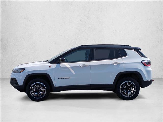 Used 2024 Jeep Compass Trailhawk AWD/4WD image 8