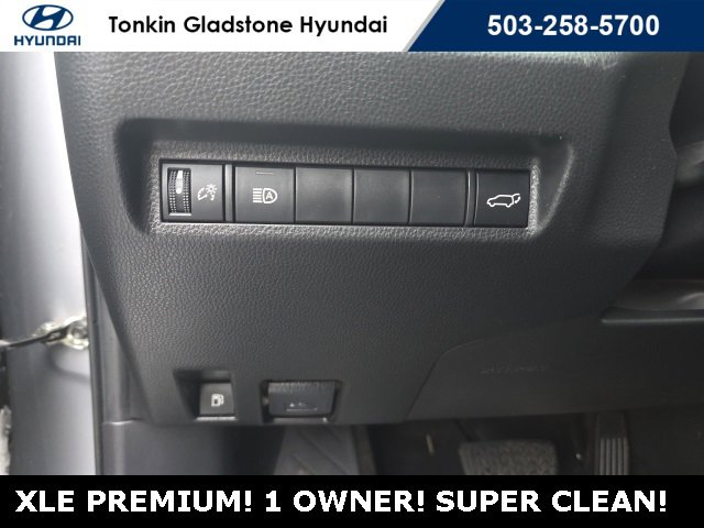 Used 2022 Toyota RAV4 XLE Premium image 11