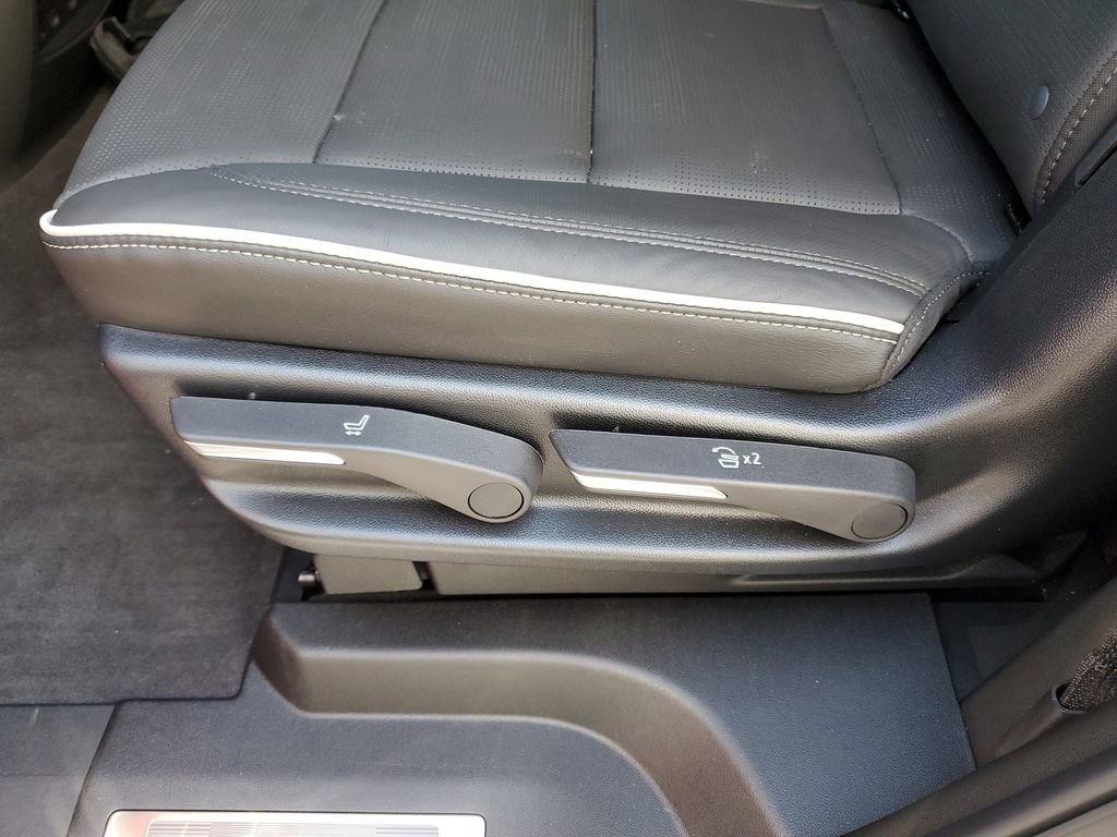 Used 2026 Cadillac Escalade Sport w/ LPO, ONYX Package image 17