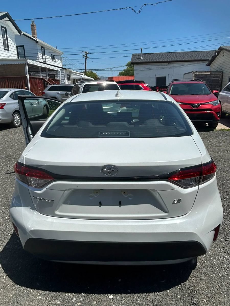 Used 2025 Toyota Corolla LE FWD image 9
