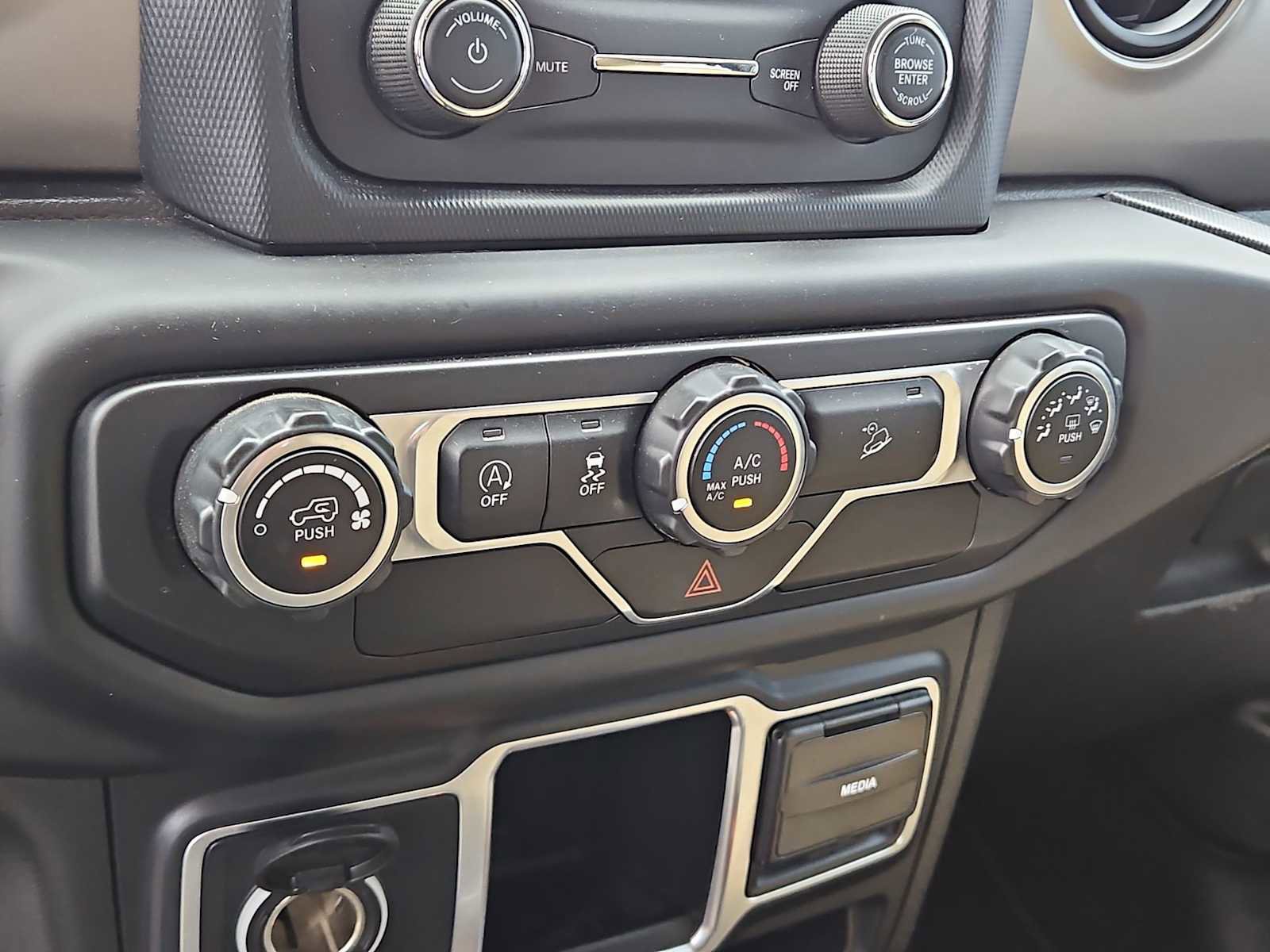 Used 2018 Jeep Wrangler Unlimited Sport AWD/4WD image 22