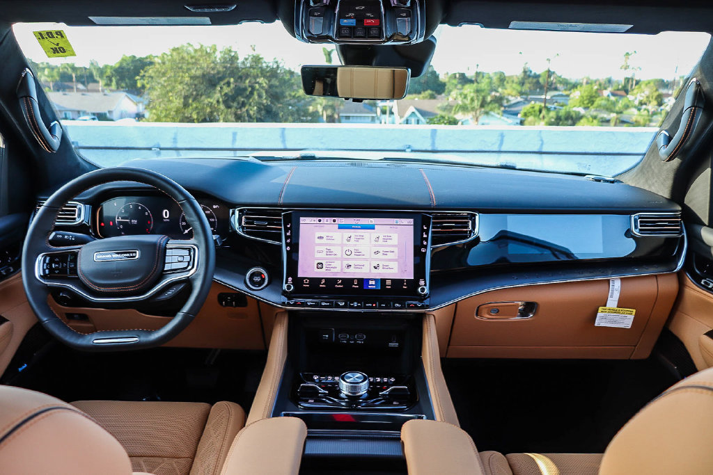 New 2026 Jeep Grand Wagoneer L Summit AWD/4WD image 14