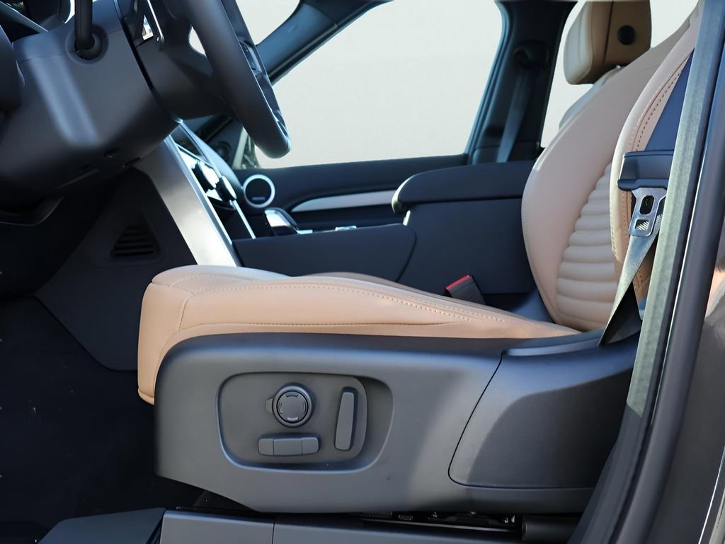New 2026 Land Rover Discovery Limited Edition image 38