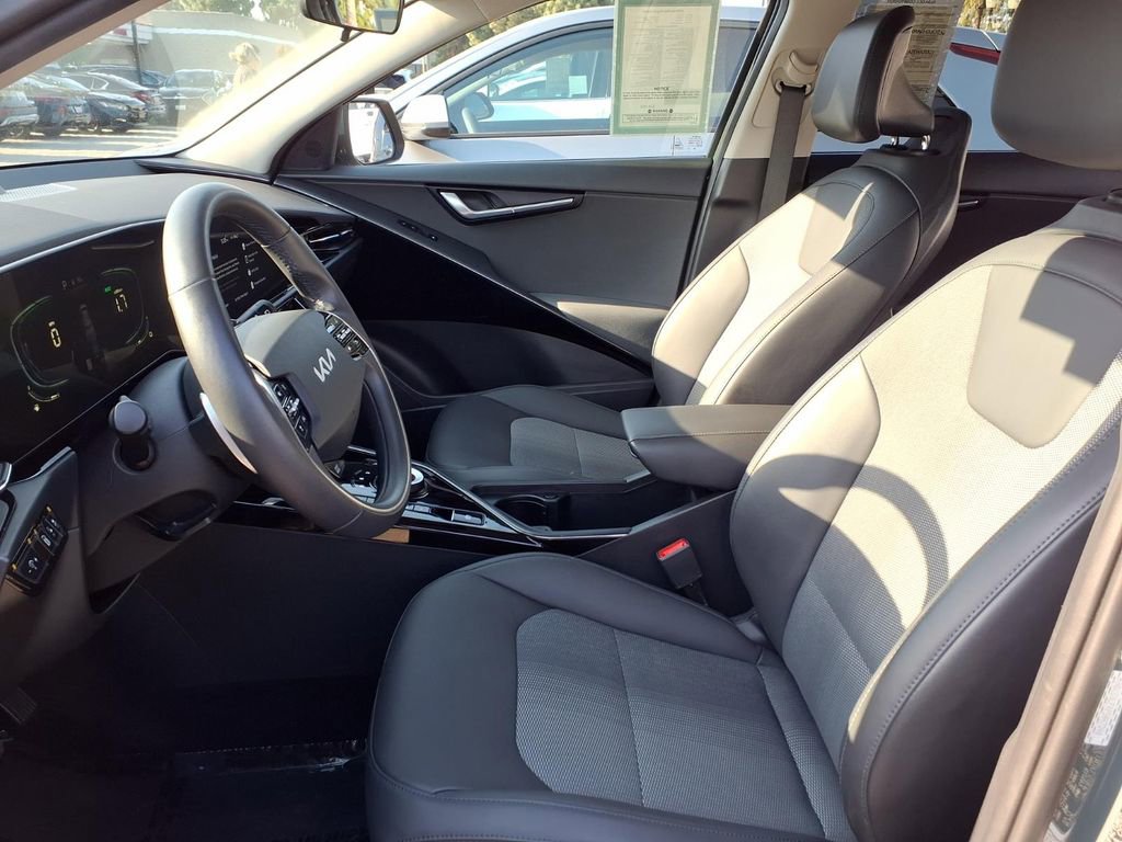 Certified 2023 Kia Niro EX FWD image 8