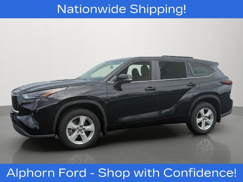 Used 2024 Toyota Highlander LE AWD/4WD image 3