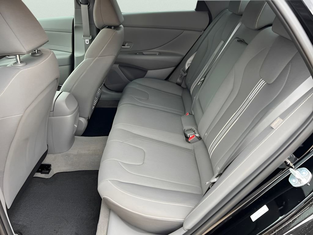Used 2025 Hyundai Elantra SEL image 19