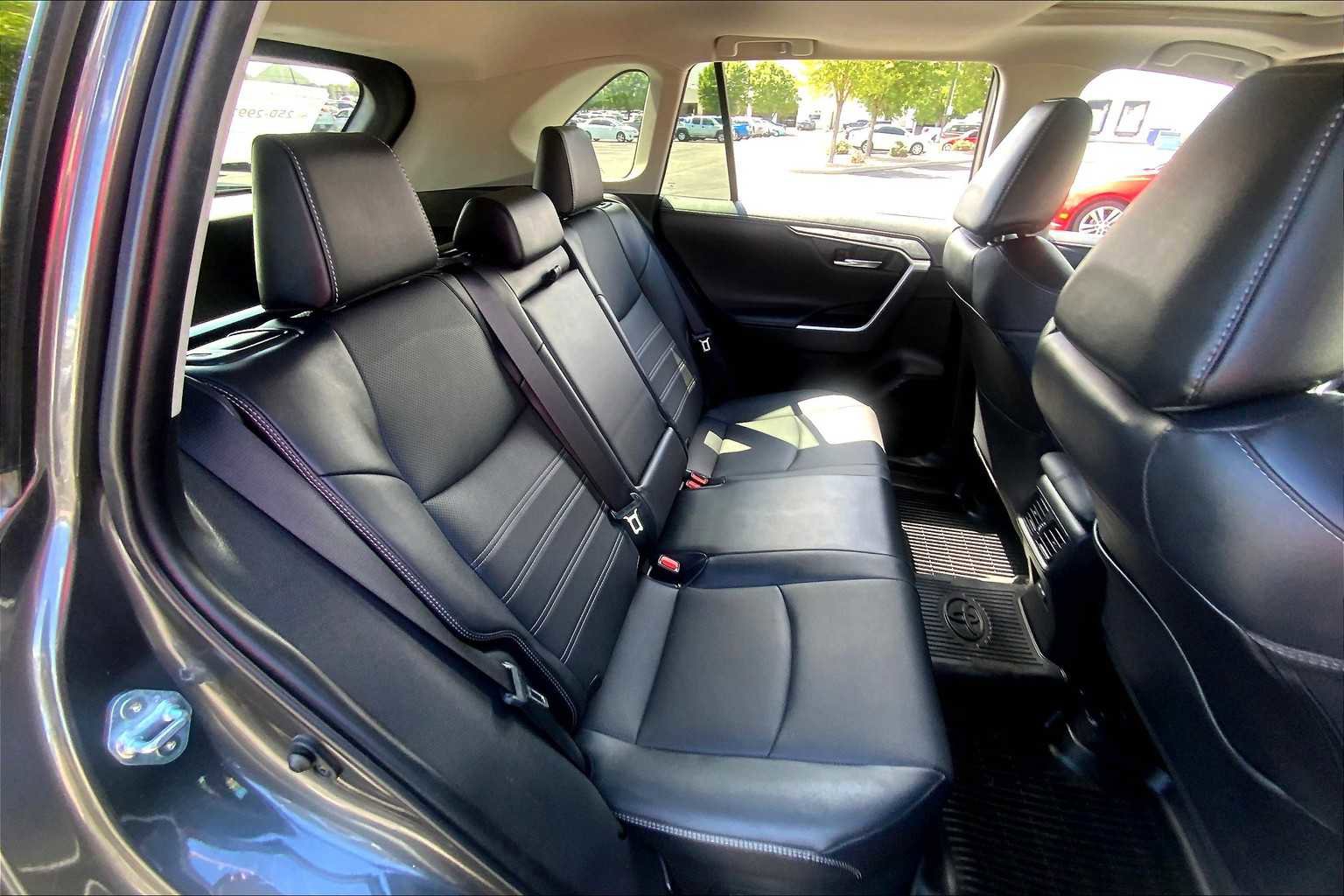 Used 2023 Toyota RAV4 Limited image 16