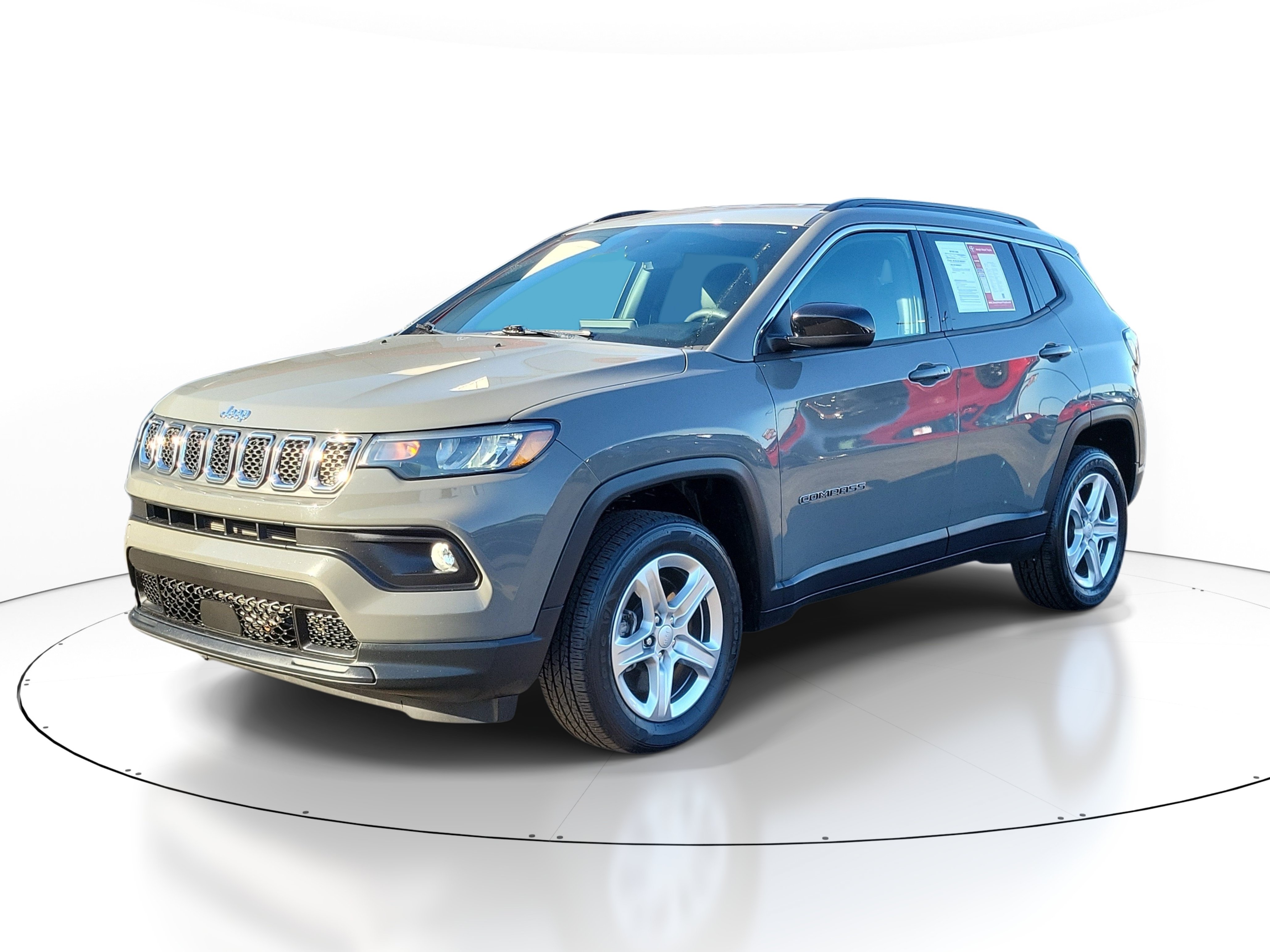 Used 2023 Jeep Compass Latitude w/ Convenience Group AWD/4WD image 2