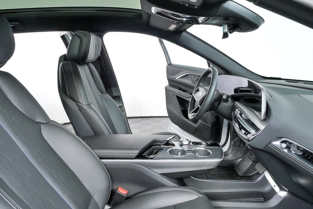 Certified 2025 Cadillac Lyriq Luxury w/ LPO, Floor Liner Package AWD/4WD image 21
