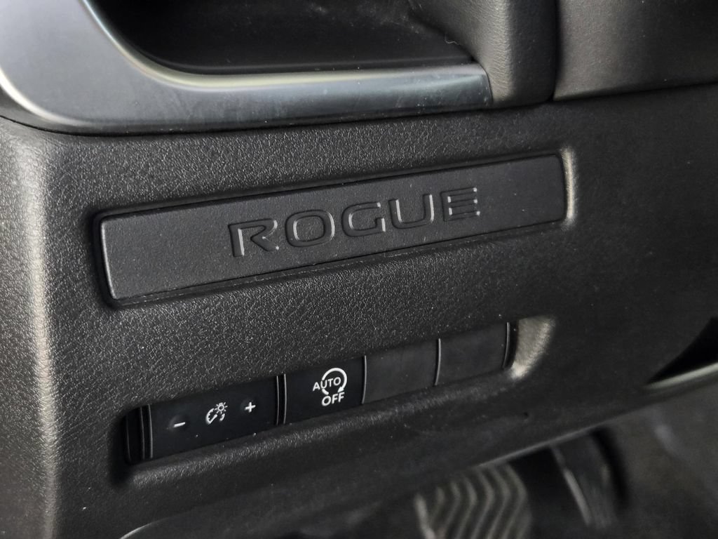 Used 2023 Nissan Rogue S FWD image 18
