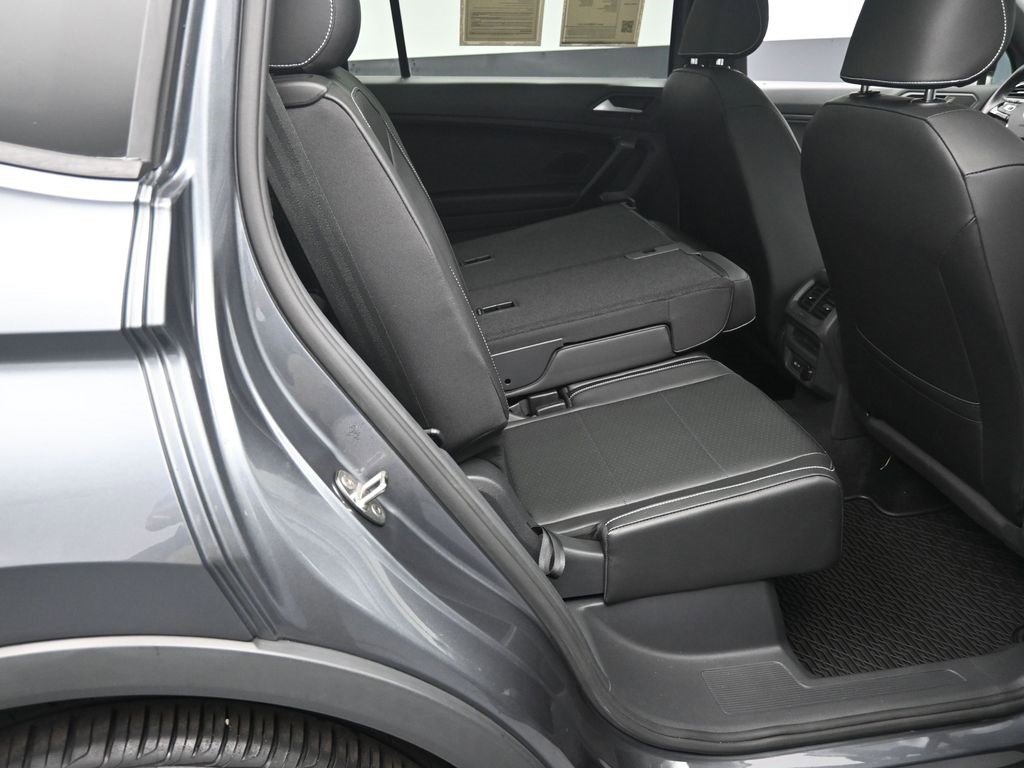 Used 2021 Volkswagen Tiguan SE R-Line image 27