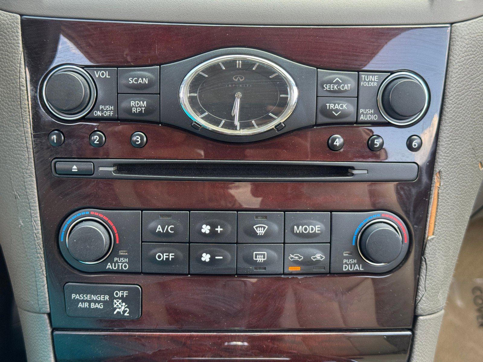 Used 2011 INFINITI G37 Journey w/ Premium Pkg image 29