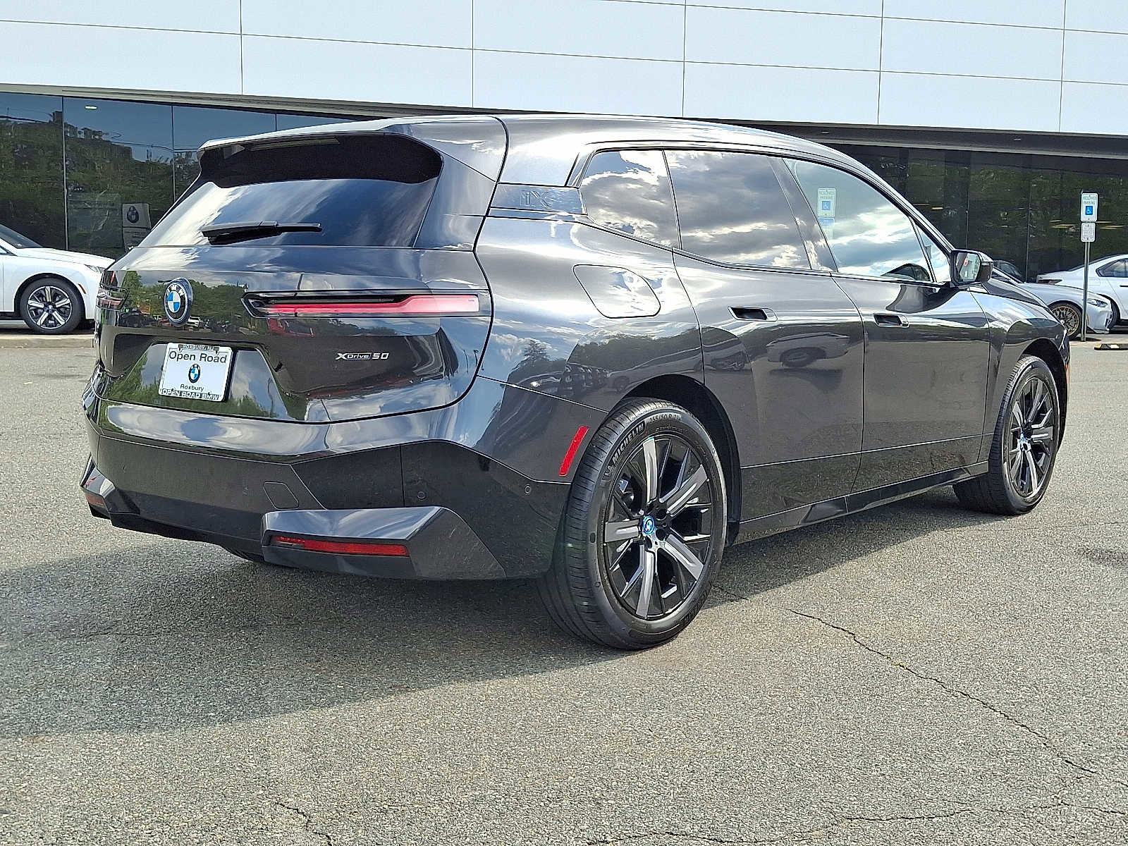 Used 2025 BMW iX xDrive50 w/ Premium Package image 6