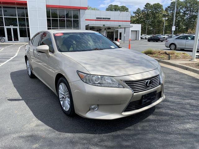 Used 2013 Lexus ES 350 w/ Luxury Pkg image 2