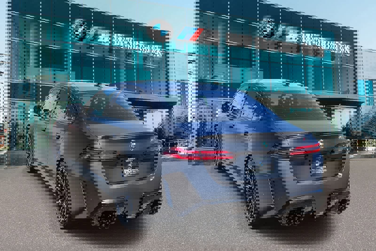 Used 2025 BMW M5 w/ Carbon Package image 6