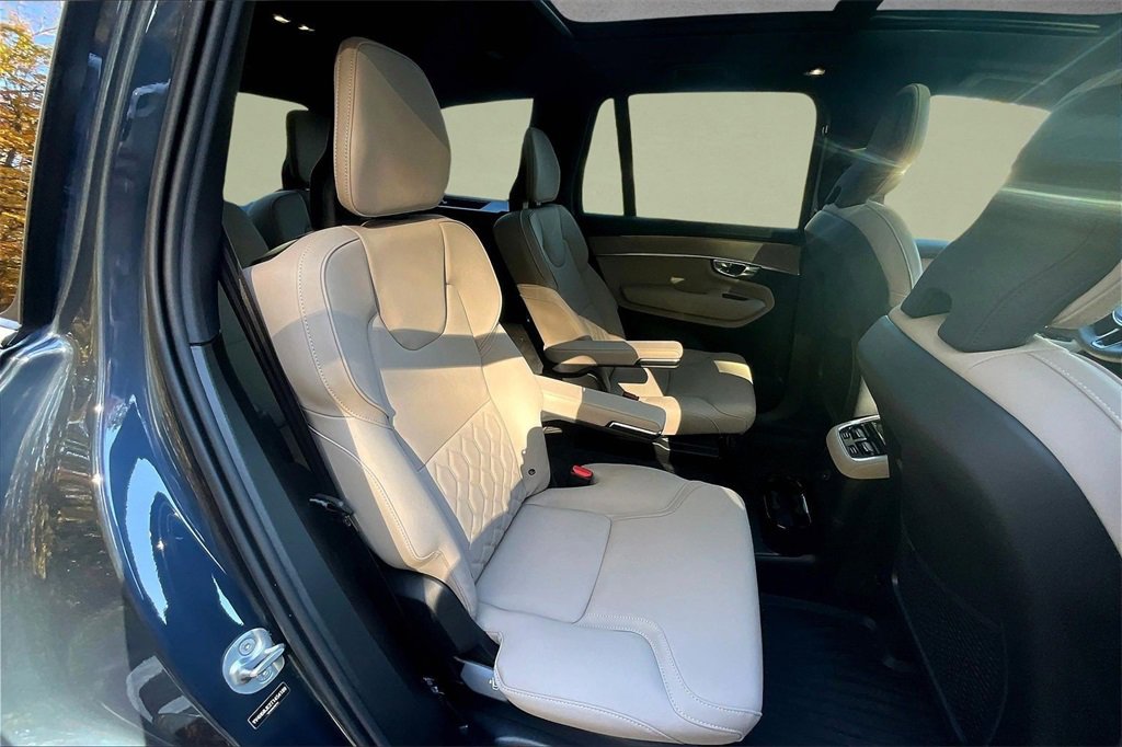 New 2026 Volvo XC90 T8 Plus image 10