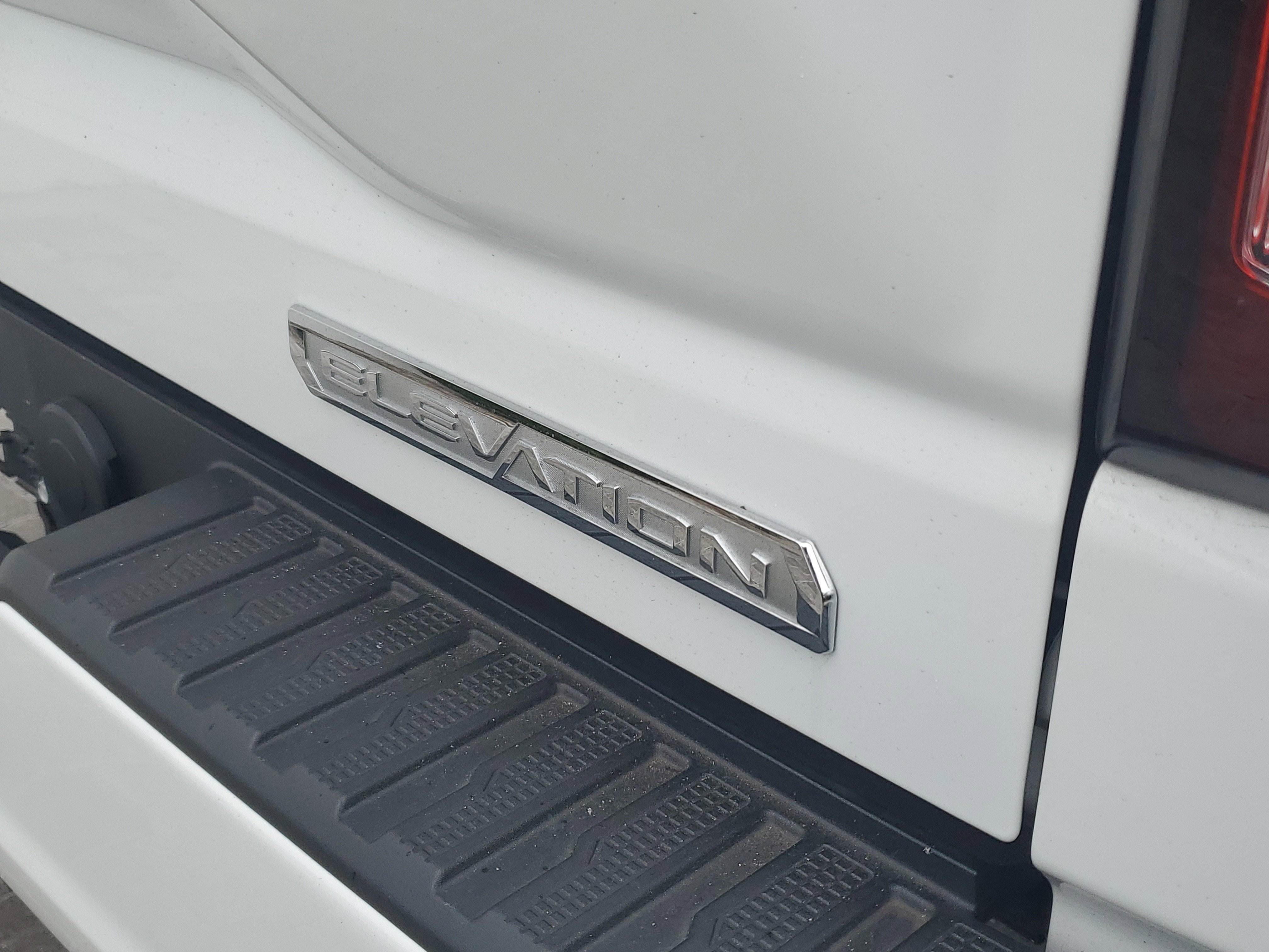 Used 2024 GMC Sierra 1500 Elevation w/ LPO, Elevation Black Package image 7