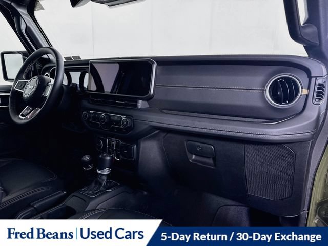 Used 2024 Jeep Wrangler Unlimited Sahara w/ Technology Group AWD/4WD image 36