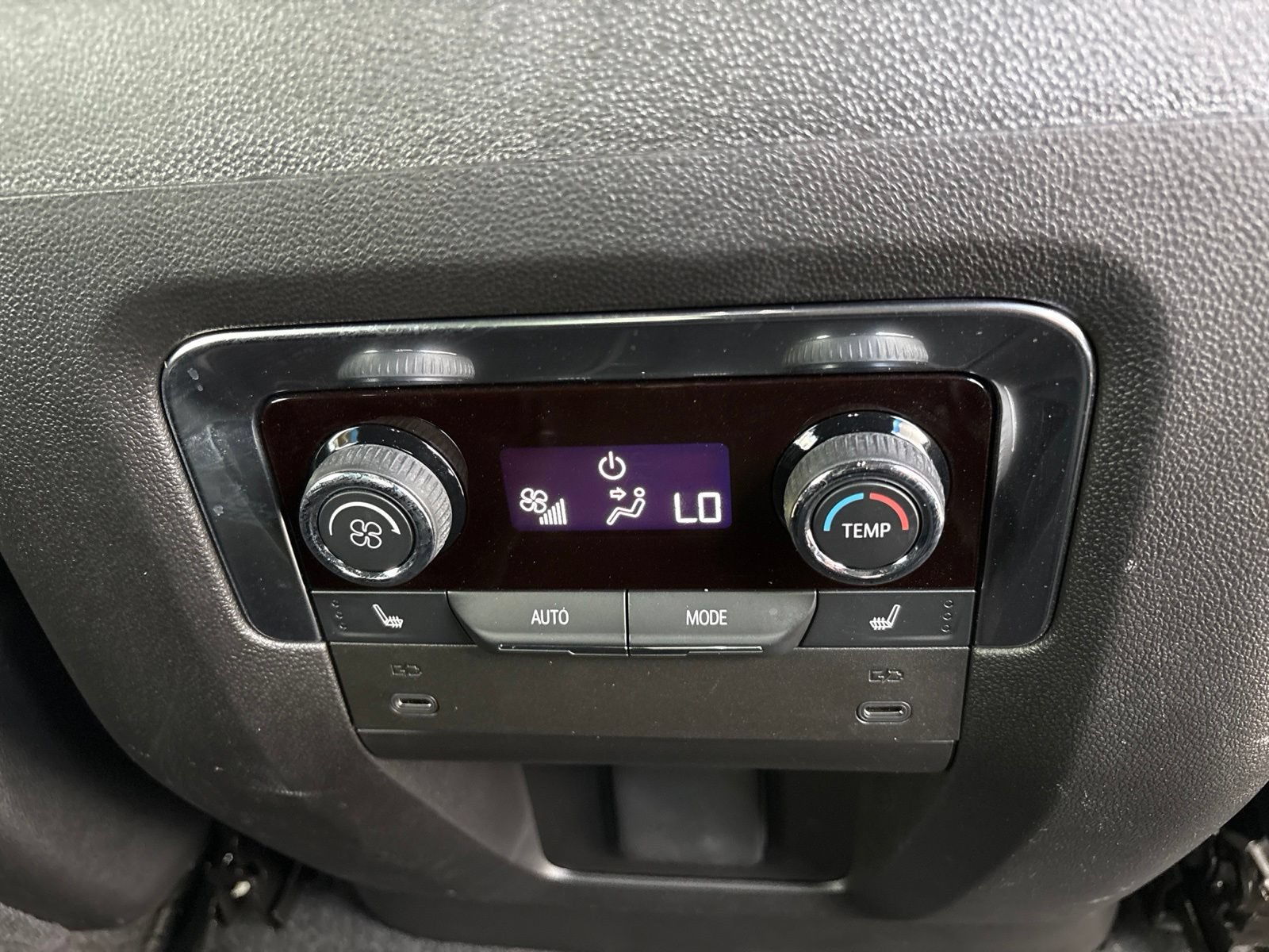 Used 2025 Chevrolet Tahoe Premier AWD/4WD image 22