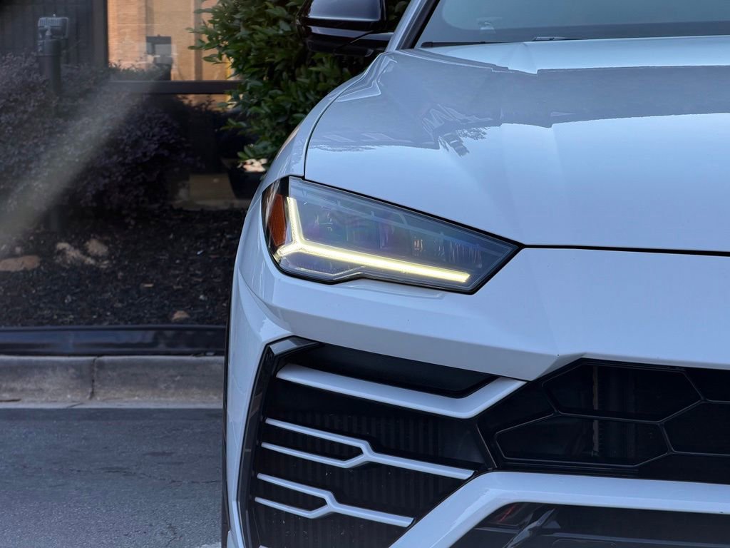 Used 2021 Lamborghini Urus AWD/4WD image 4