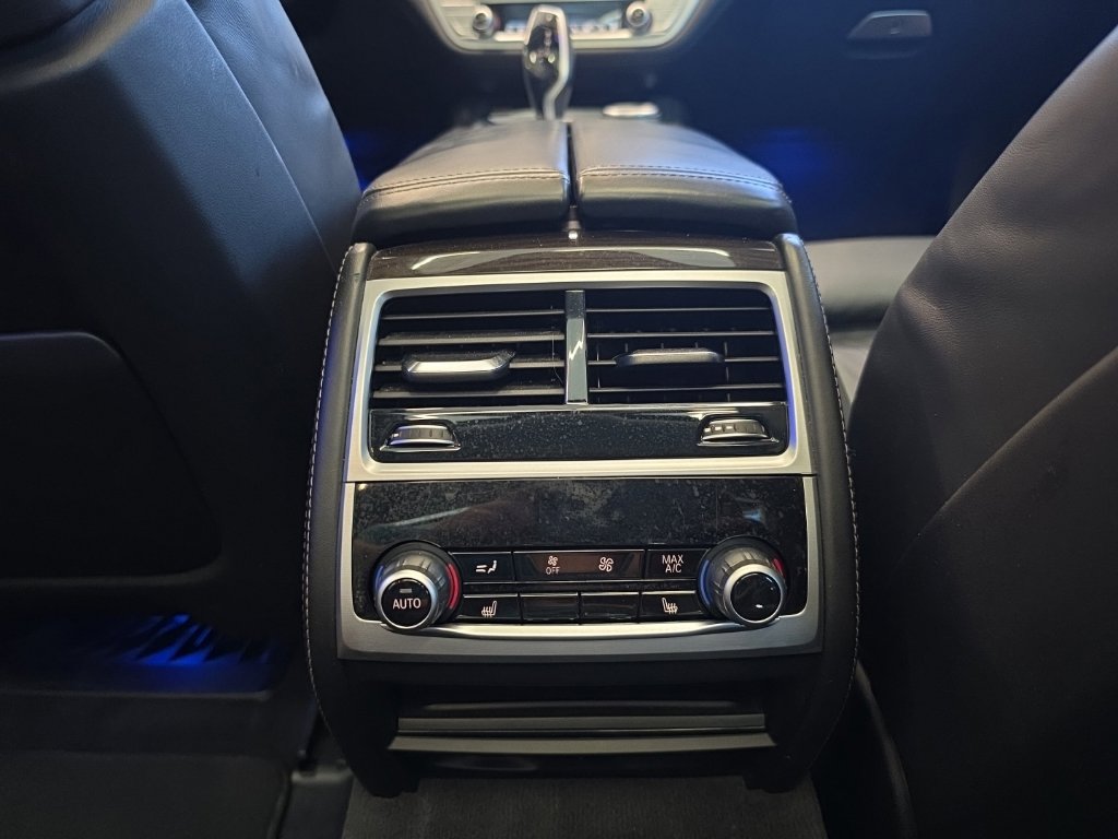 Used 2022 BMW 740i w/ Premium Package RWD image 40