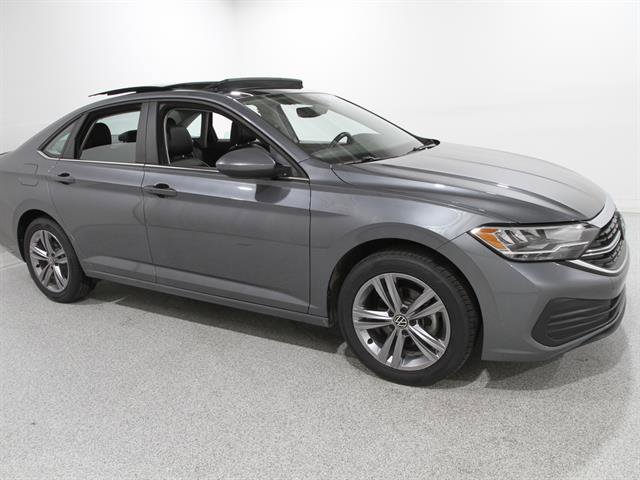 Used 2023 Volkswagen Jetta SE image 1