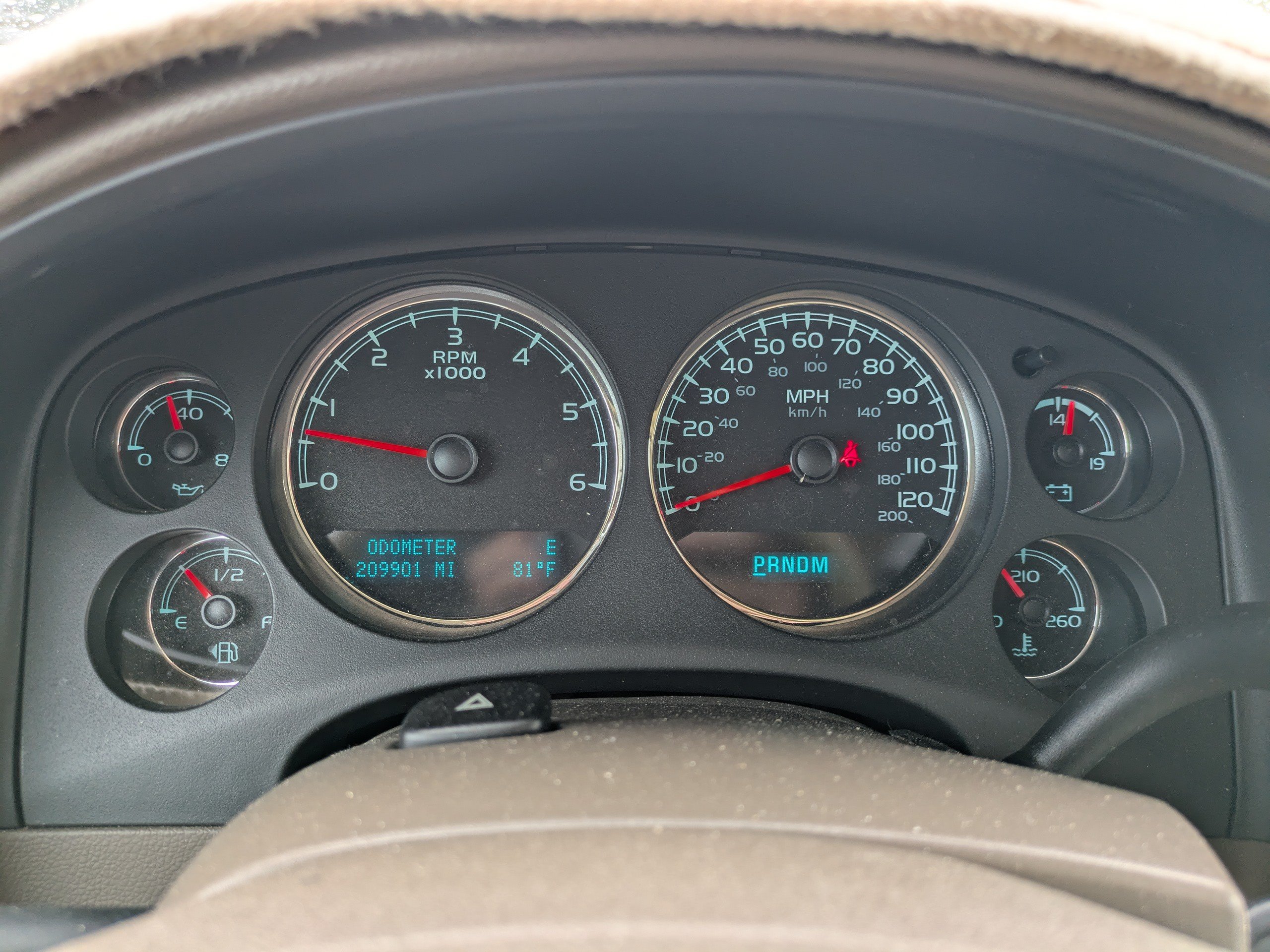 Used 2014 Chevrolet Suburban LT RWD image 27