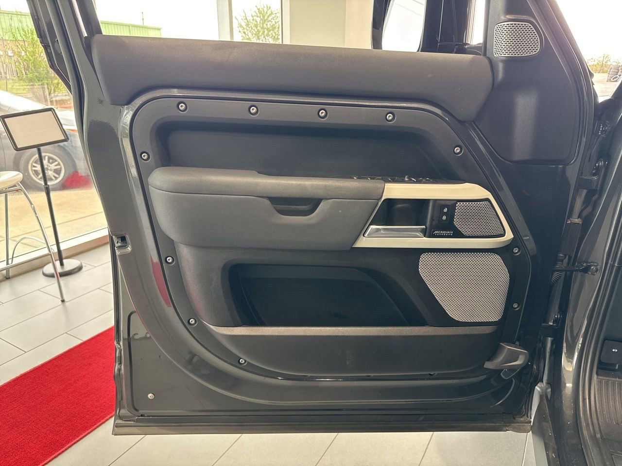Used 2023 Land Rover Defender 130 X-Dynamic SE AWD/4WD image 38