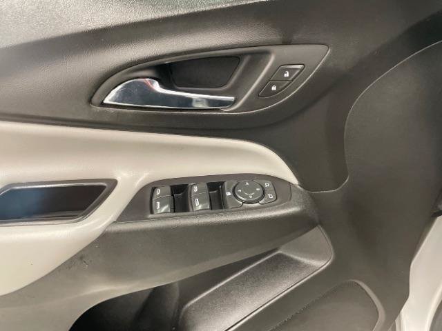 Used 2018 Chevrolet Equinox LS FWD image 32