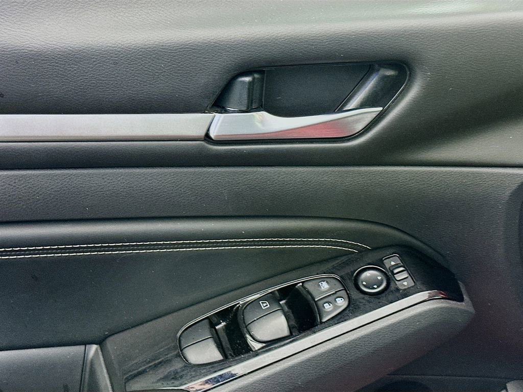 Used 2021 Nissan Altima 2.5 SV w/ SV Premium Package image 17