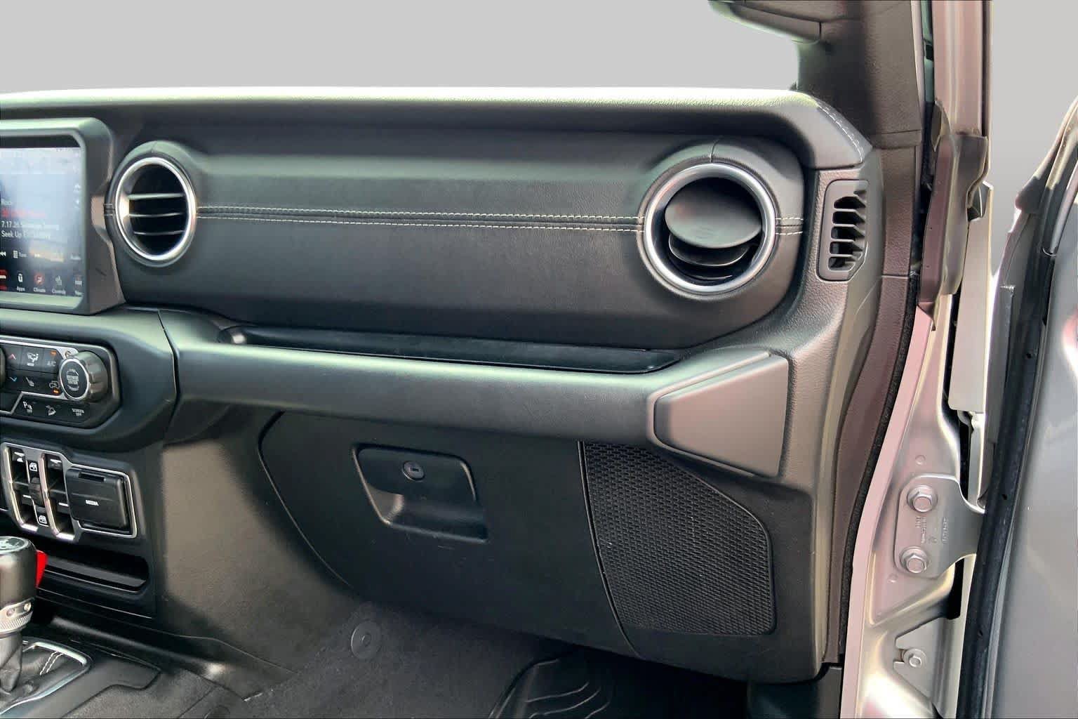Used 2018 Jeep Wrangler Unlimited Sahara w/ Dual Top Group AWD/4WD image 18