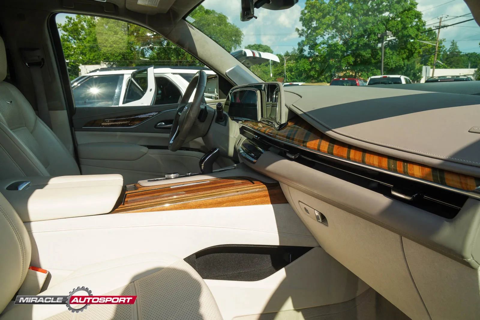 Used 2021 Cadillac Escalade ESV Premium Luxury Platinum AWD/4WD image 36