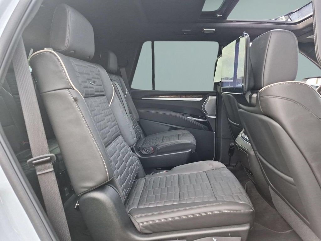Certified 2026 Cadillac Escalade Platinum Sport w/ LPO, ONYX Package AWD/4WD image 25