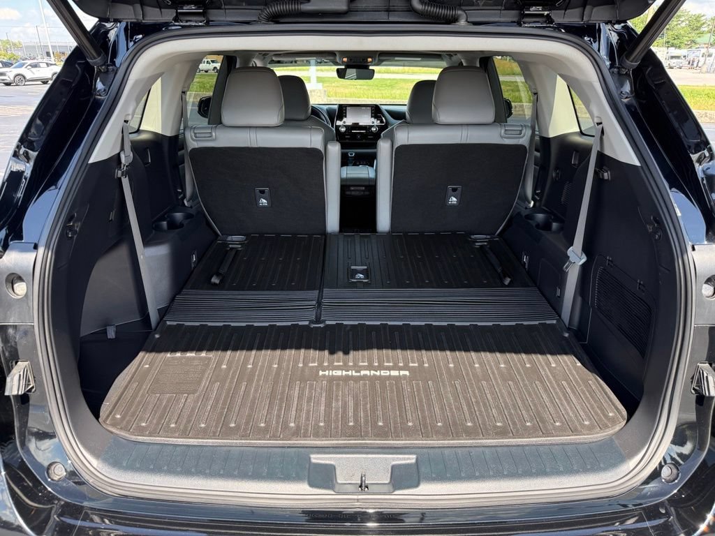 Used 2022 Toyota Highlander XLE AWD/4WD image 38