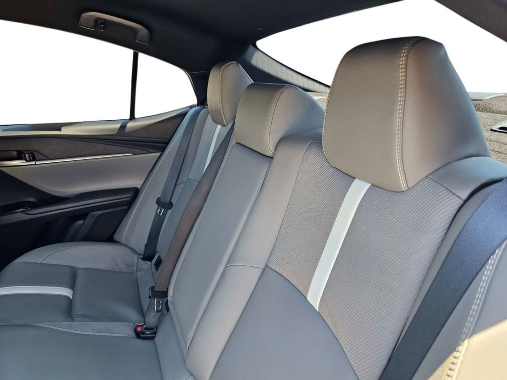 Used 2025 Toyota Camry SE FWD image 33