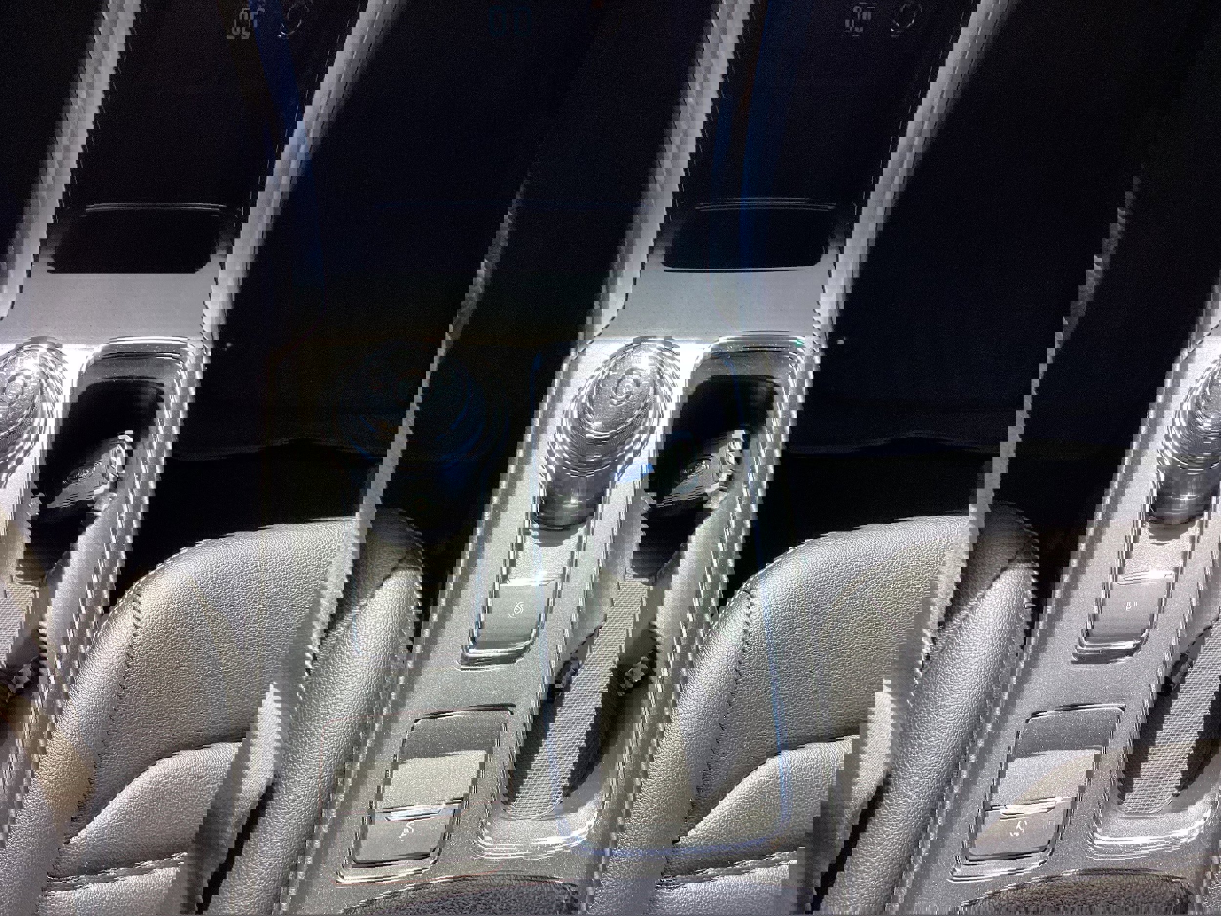 Used 2019 Ford Fusion SEL image 18