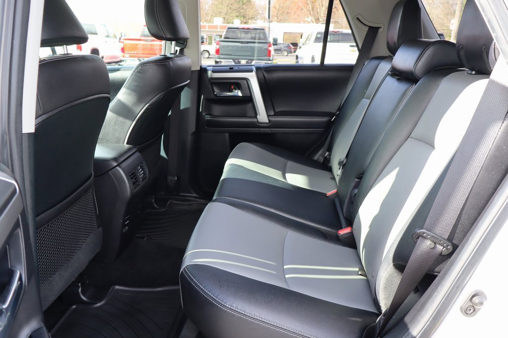 Used 2016 Toyota 4Runner SR5 image 23