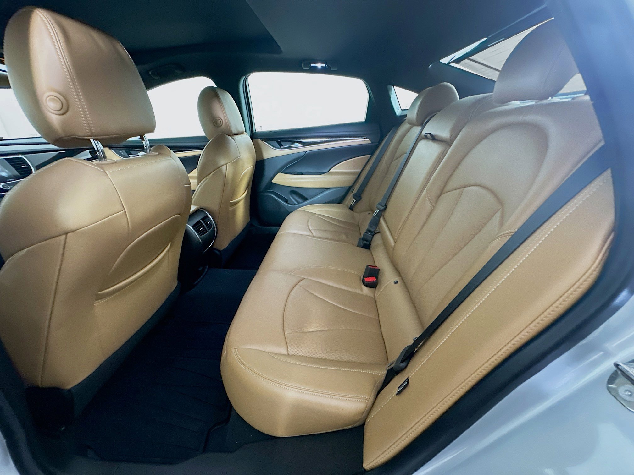 Used 2019 Buick LaCrosse Essence w/ Sun and Shade Package FWD image 29