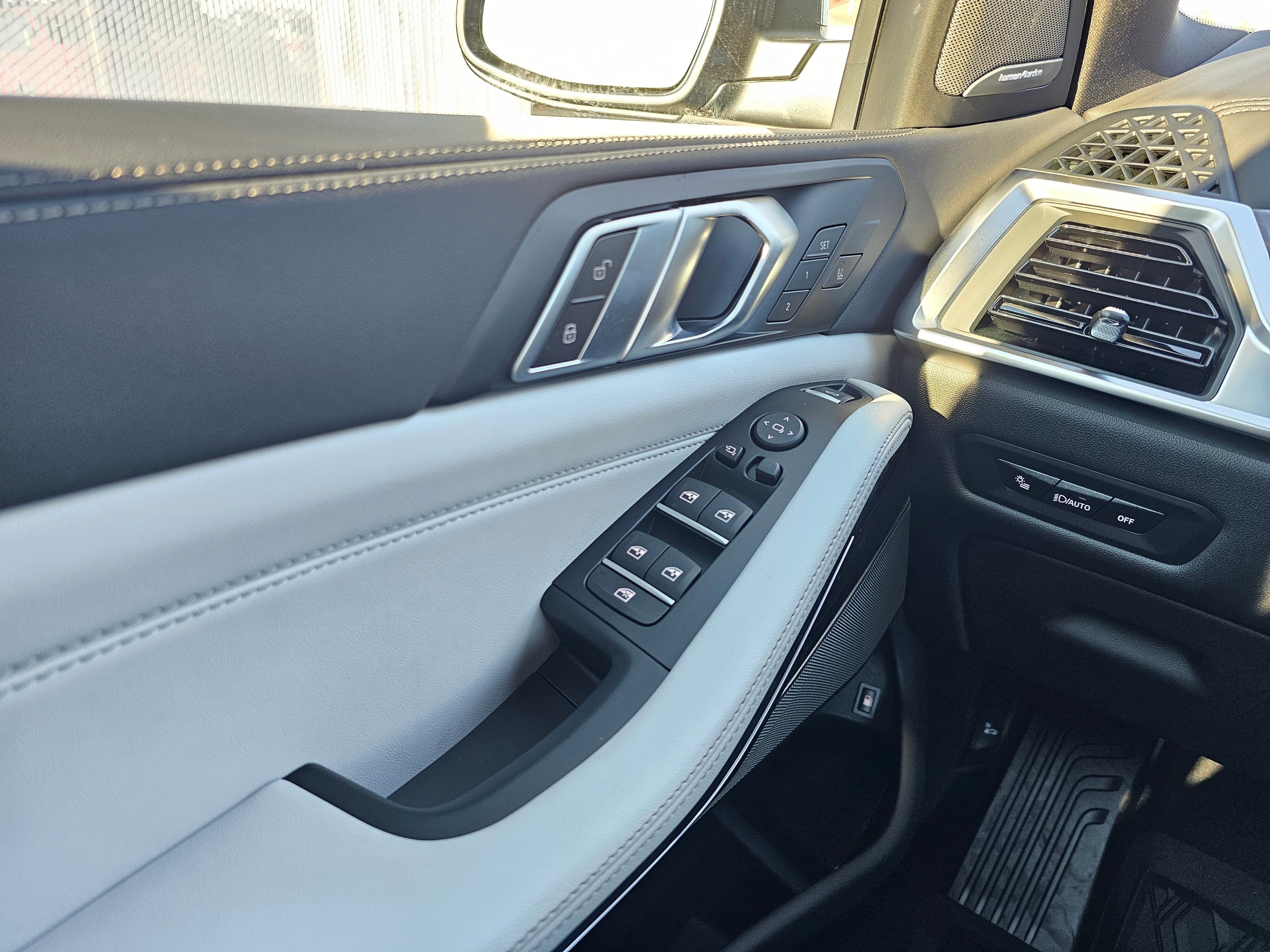 New 2026 BMW X5 xDrive50e w/ Executive Package image 29