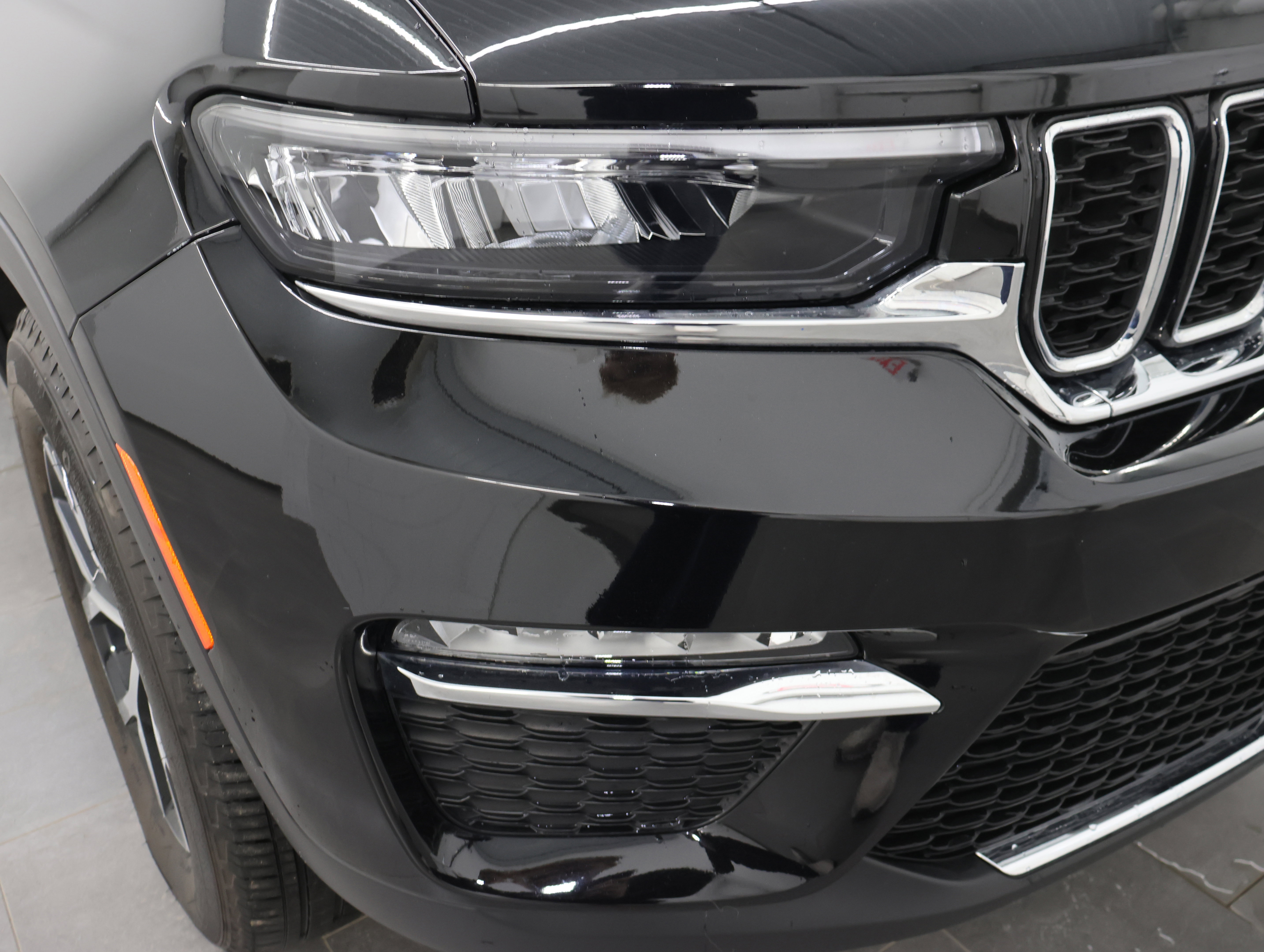 Used 2023 Jeep Grand Cherokee Limited image 22