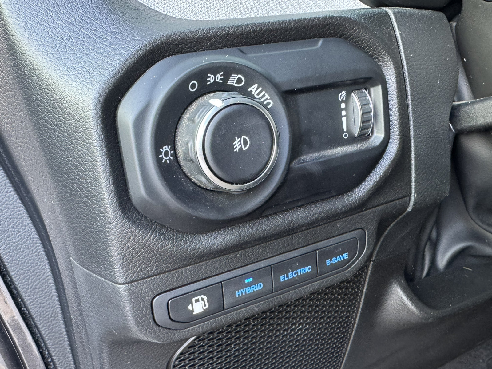 Used 2025 Jeep Wrangler Willys AWD/4WD image 33